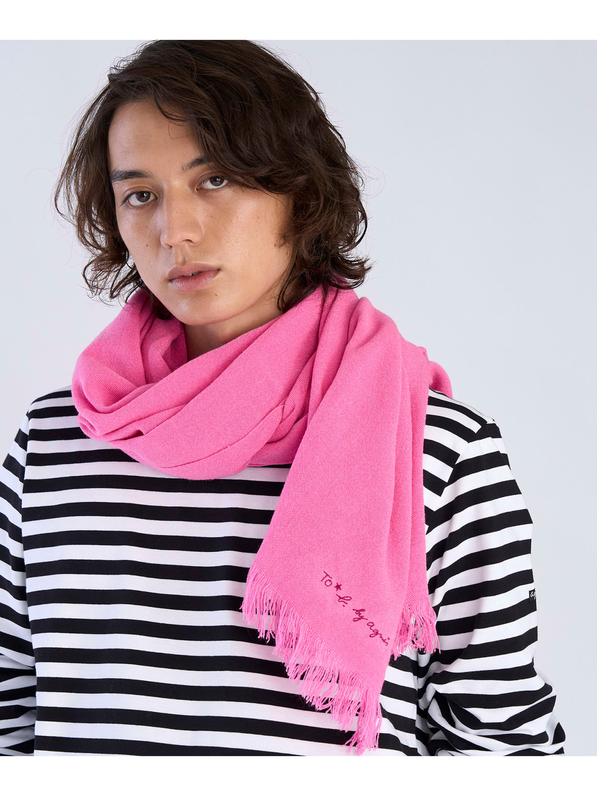 To b. by agnès b. 【Outlet】ロゴ刺繍 ライトウェーブストール ピンク