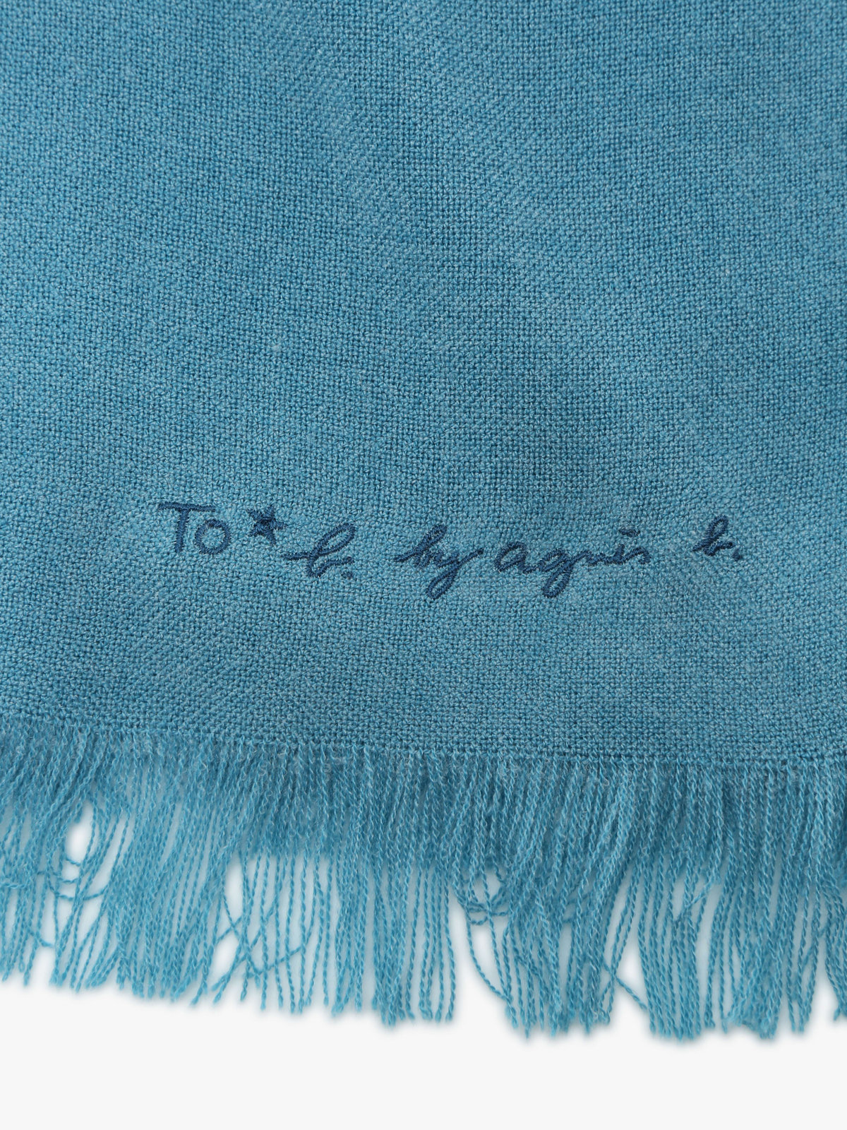 To b. by agnès b. 【Outlet】ロゴ刺繍 ライトウェーブストール ブルー