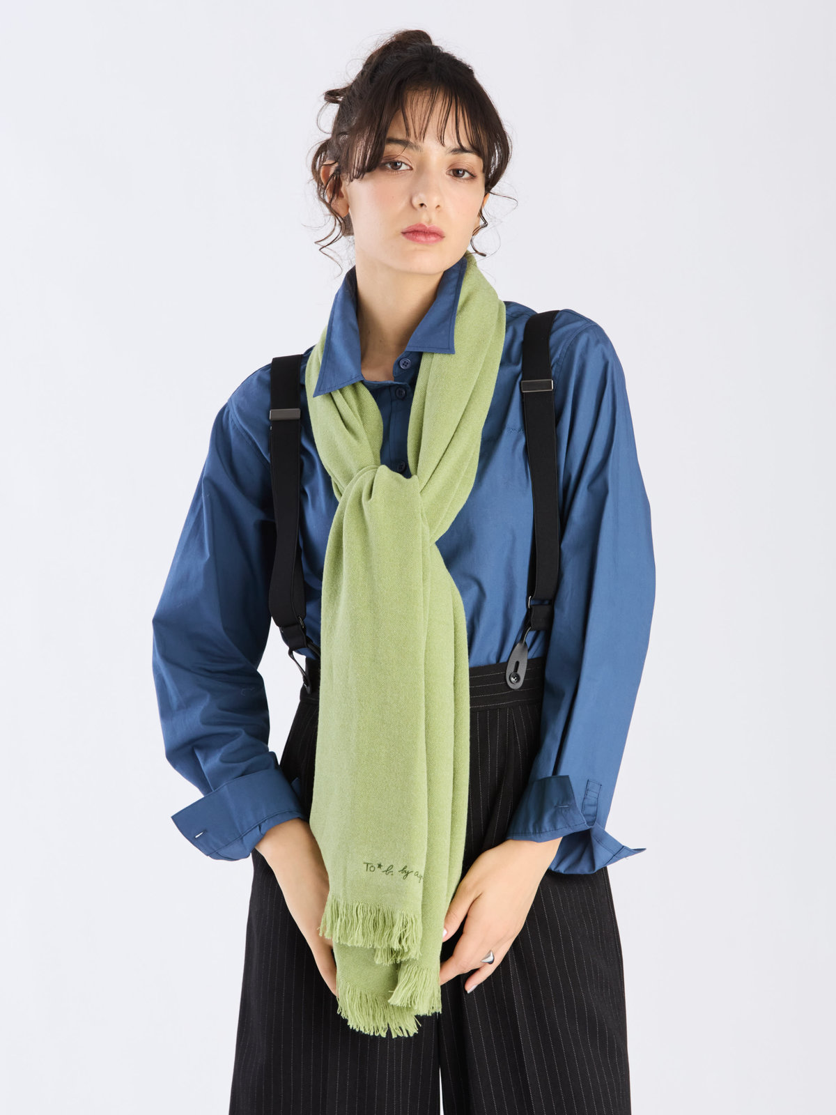 To b. by agnès b. 【Outlet】ロゴ刺繍 ライトウェーブストール グリーン