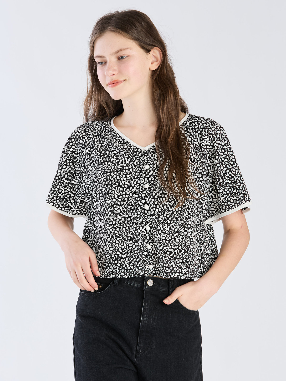 To b. by agnès b. 【Outlet】フラワープリント 半袖 ブラウス ブラック