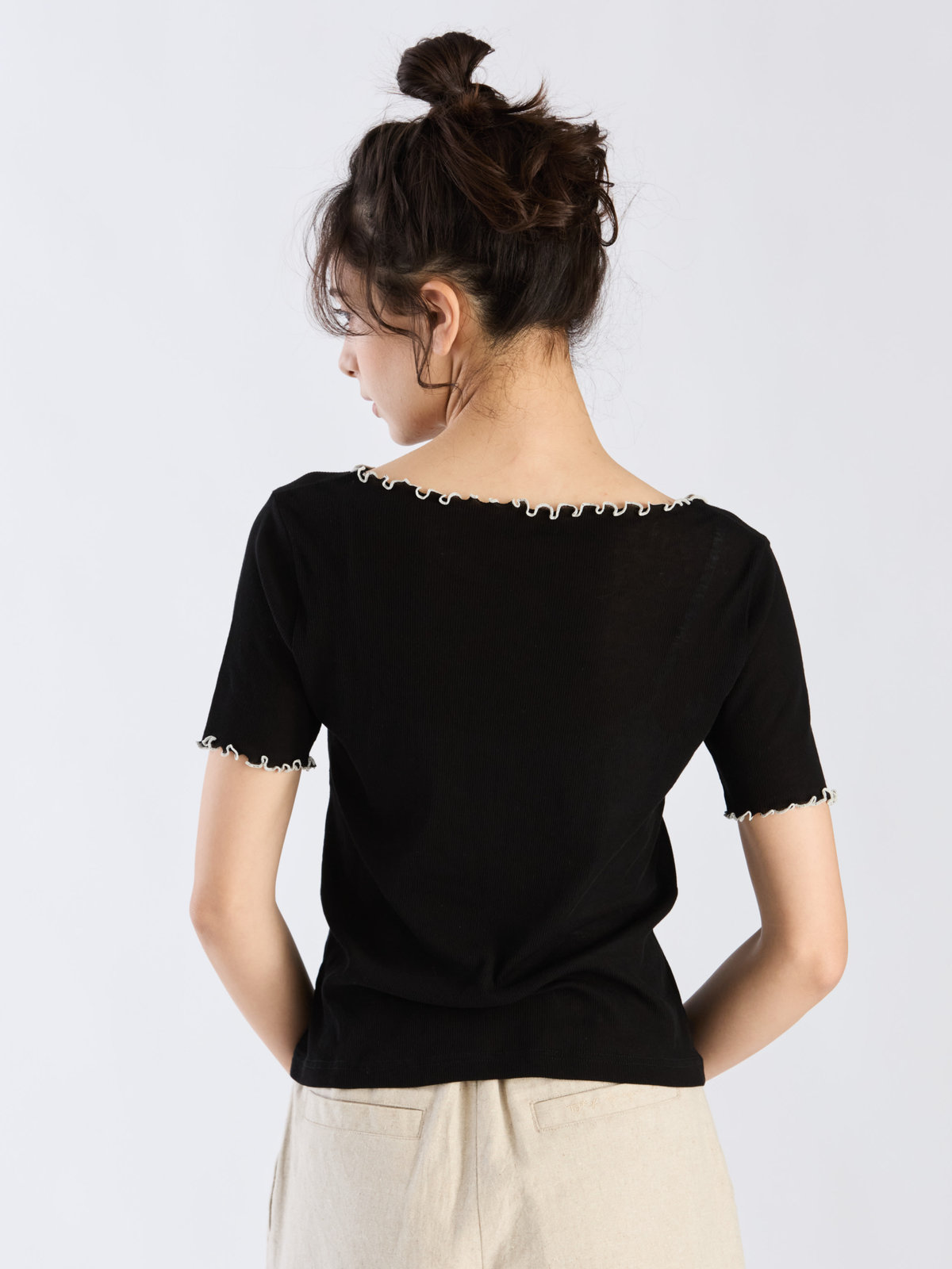 To b. by agnès b. 【Outlet】コットン メロウフリル 半袖 Tシャツ ブラック