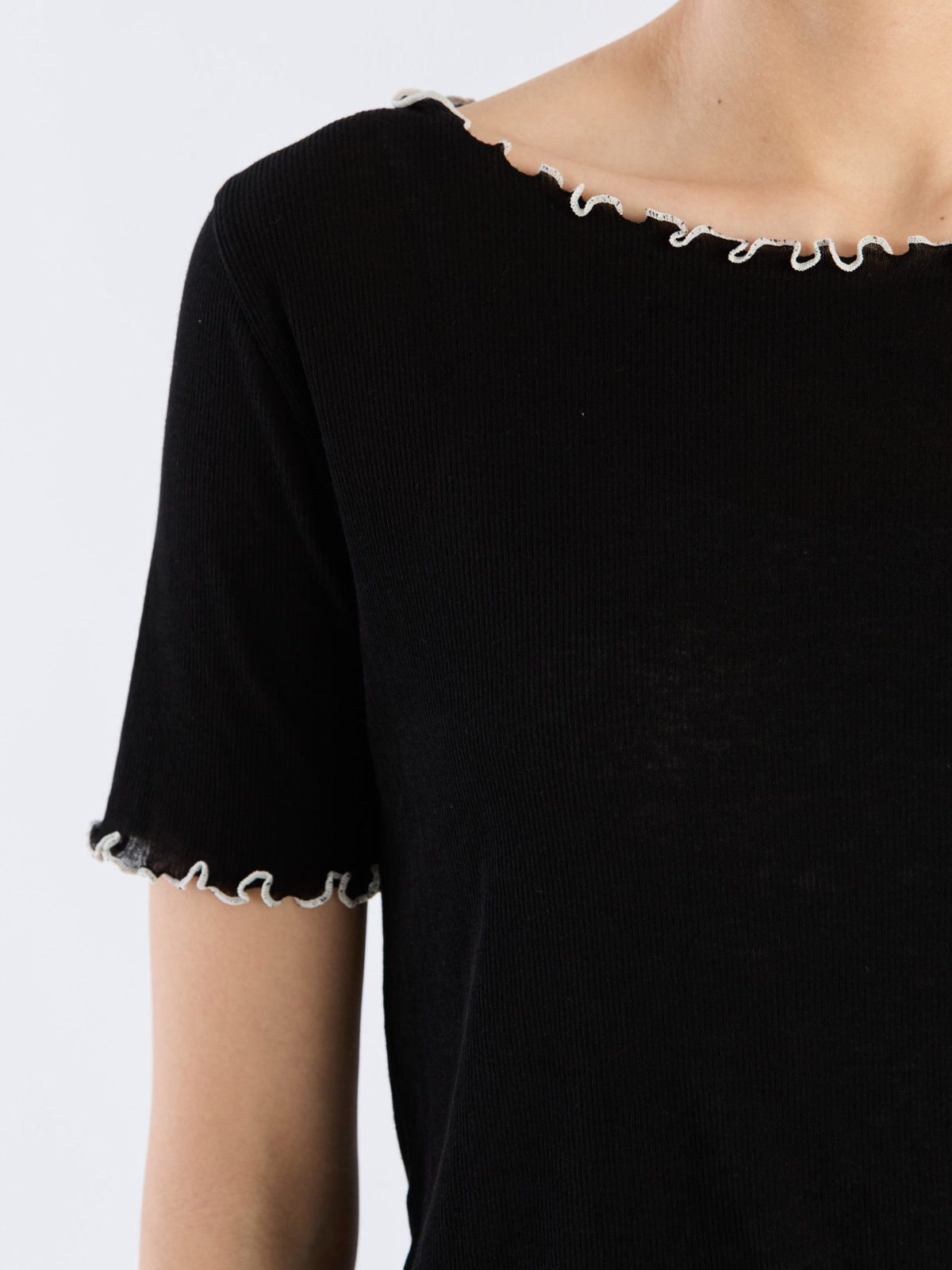 To b. by agnès b. 【Outlet】コットン メロウフリル 半袖 Tシャツ ブラック