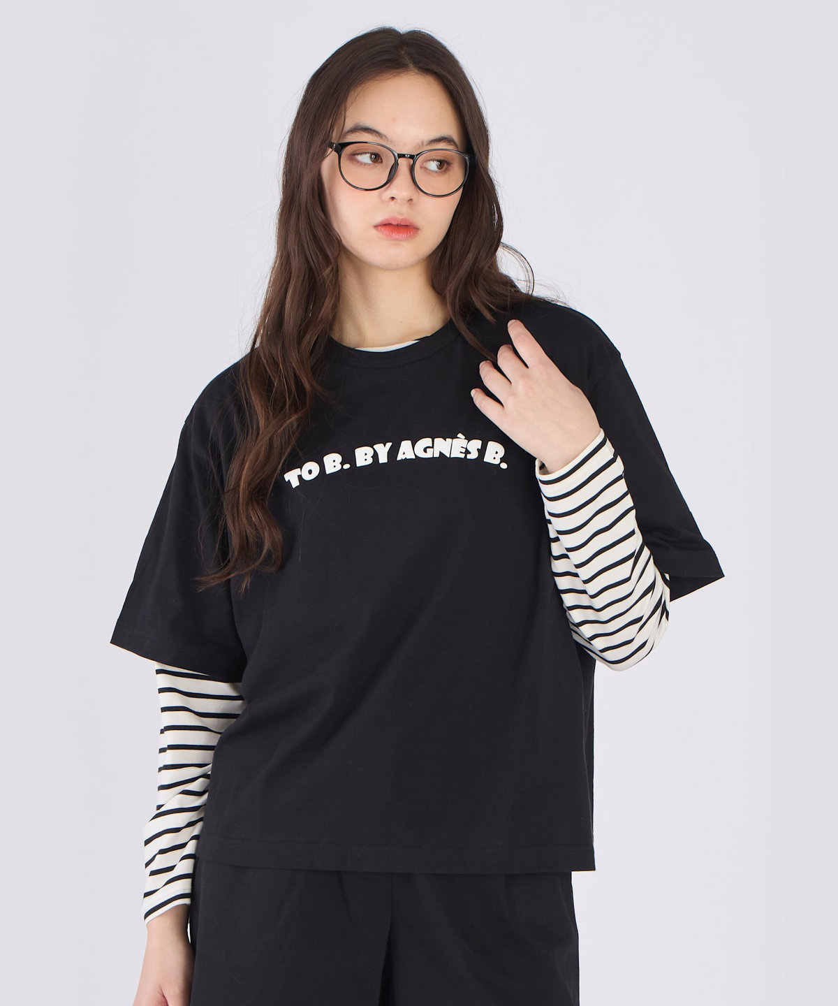 To b. by agnès b. ロゴ パフプリント コットン 半袖 Tシャツ ブラック