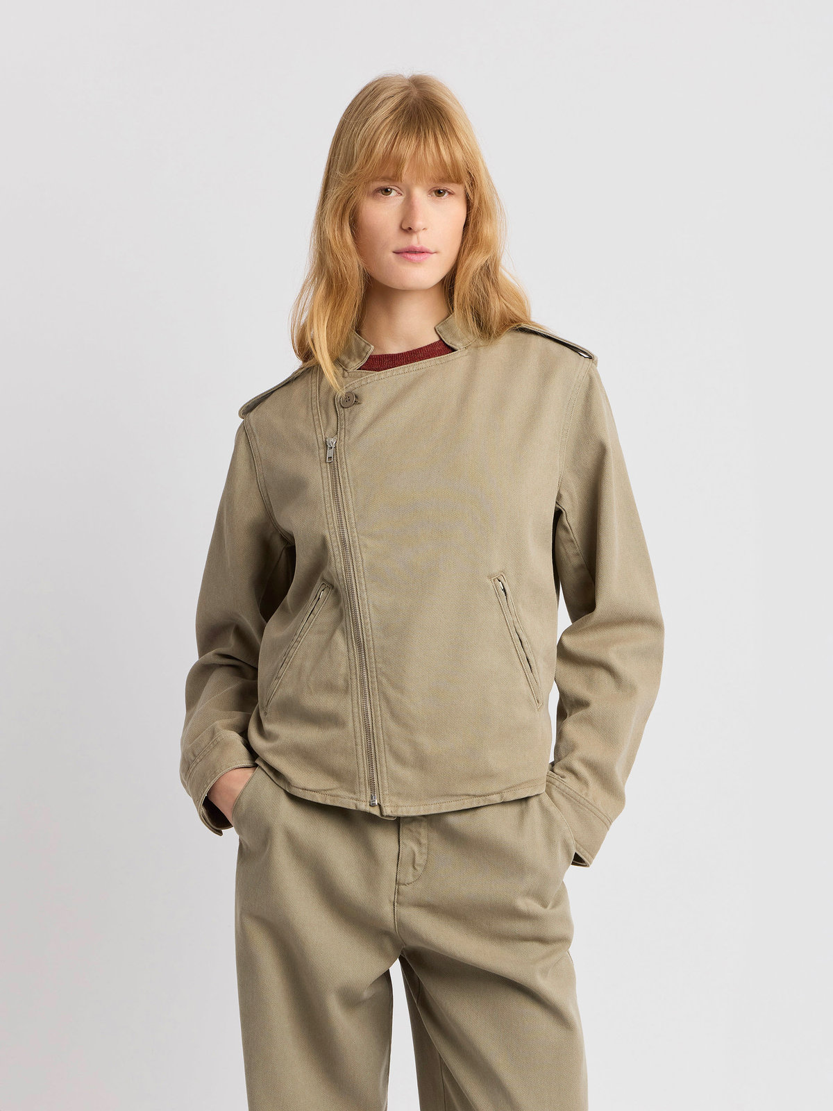 FEMME ウィメンズ コットンギャバジン スタンドカラー ショートジャケット ”Bridgette” ブラウン系その他