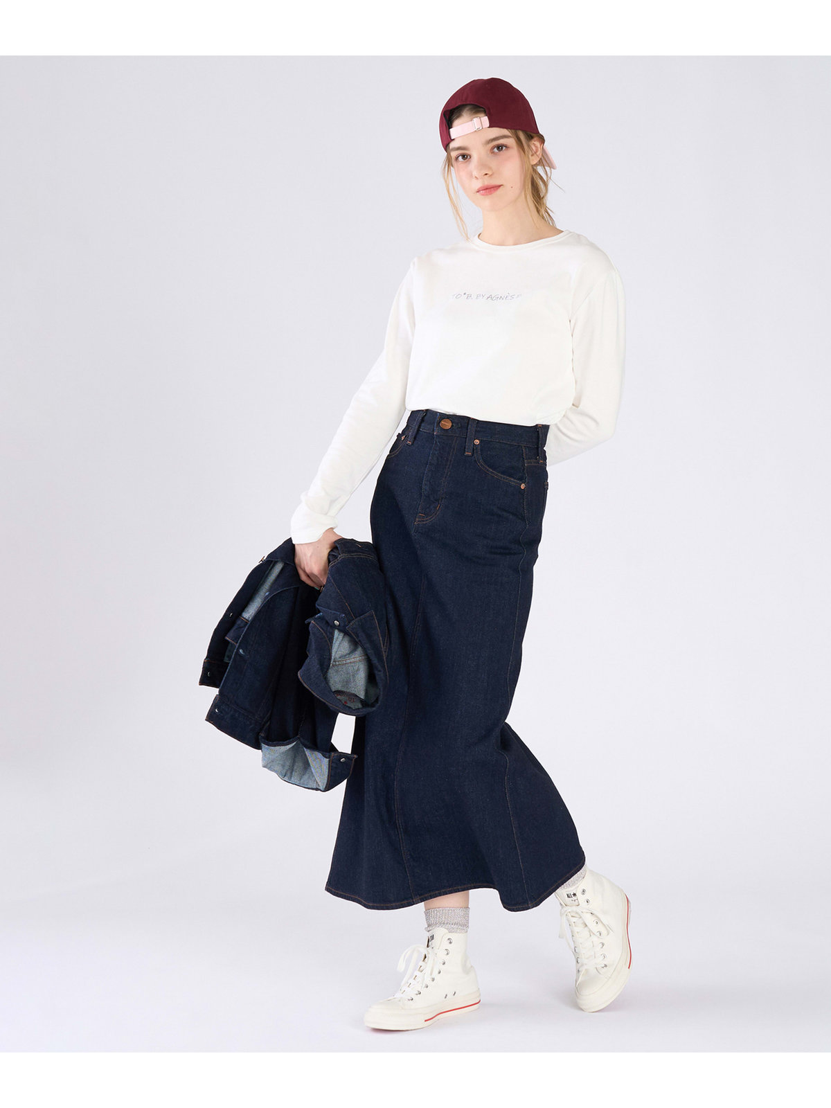 To b. by agnès b. エンブロゴロングTシャツ ホワイト