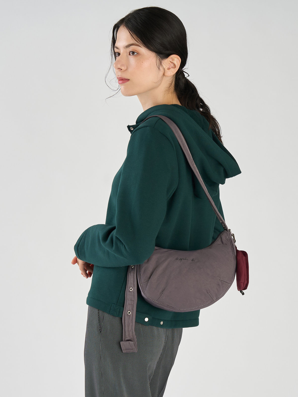 VOYAGE ウィメンズ バッグ＆ウォレット ナイロン ミディアム ショルダーバッグ "Jade" BBS04-01 グレー