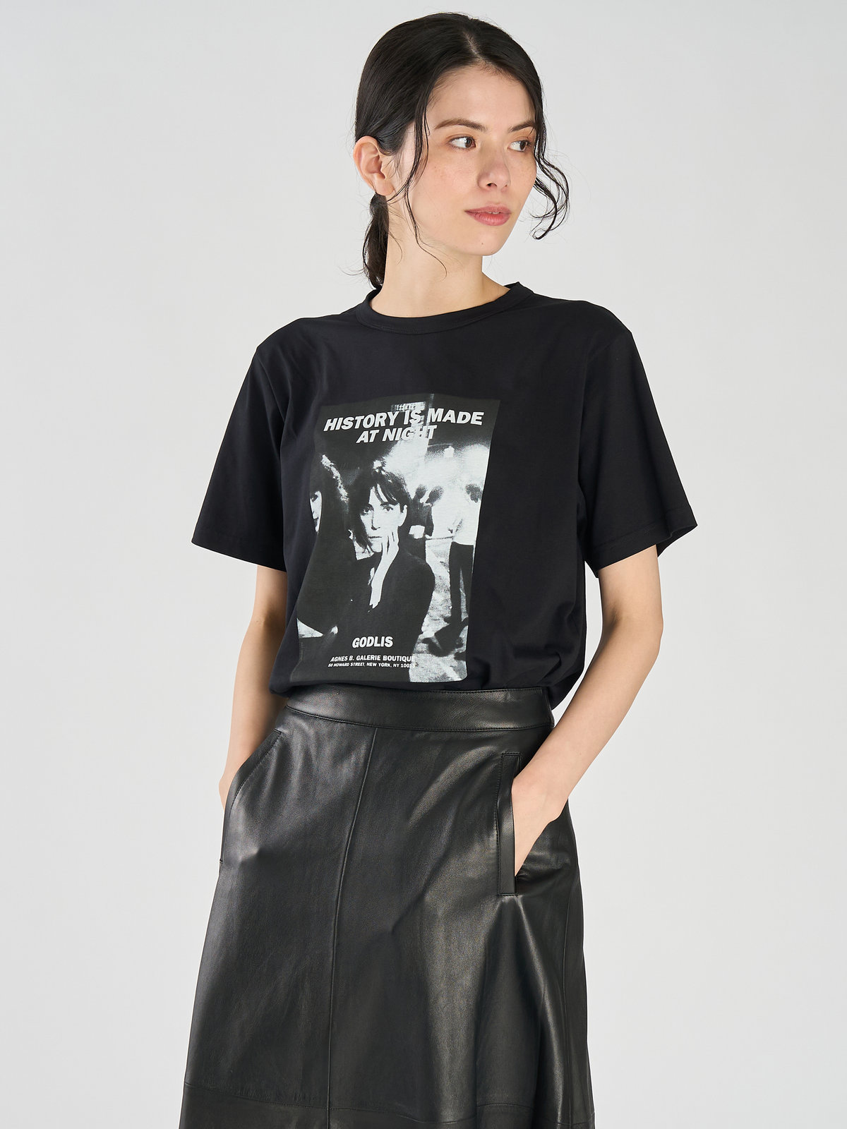 FEMME ウィメンズ コットン プリント 半袖 アーティスト Tシャツ "Godlis" ブラック