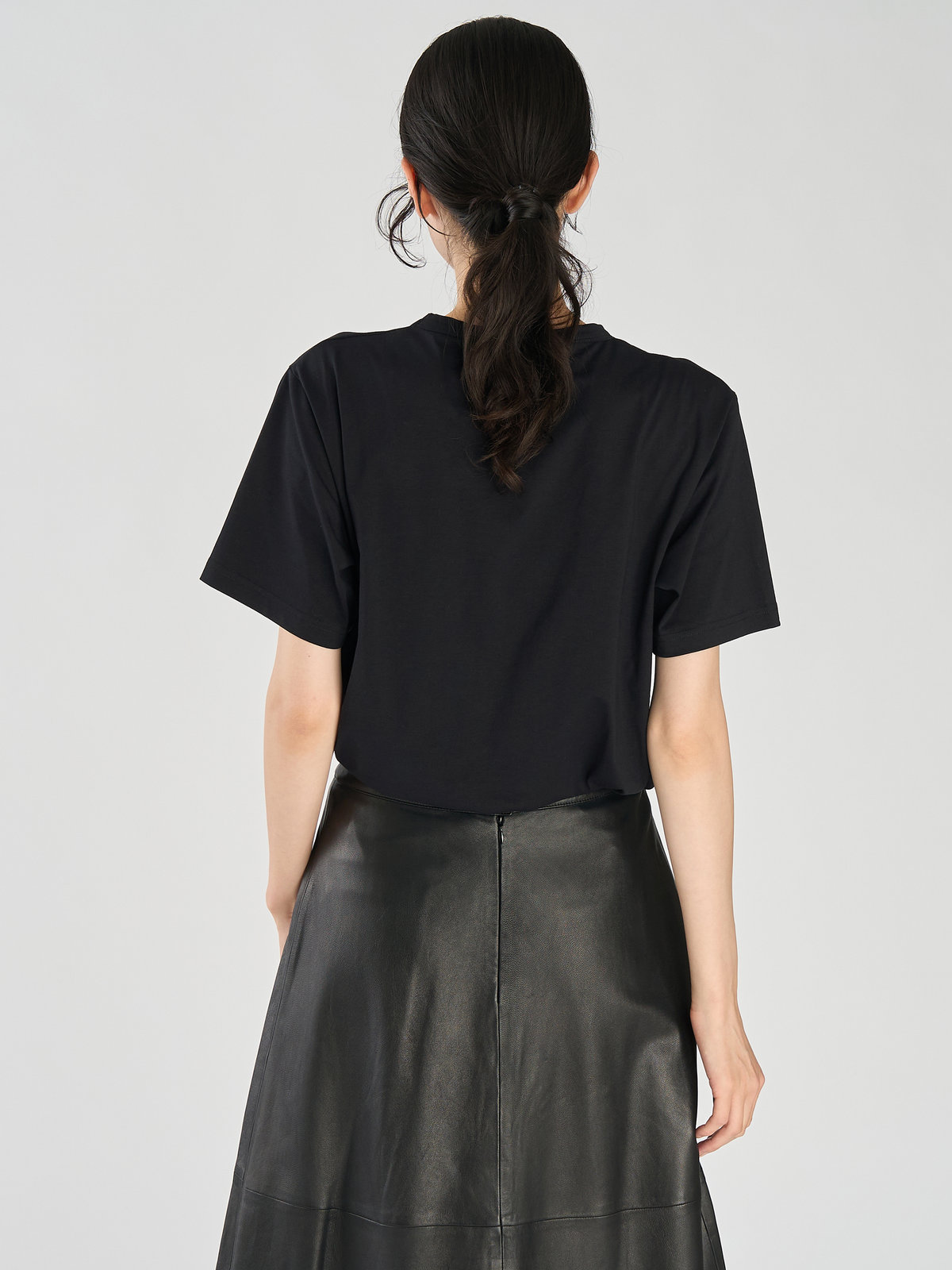 FEMME ウィメンズ コットン プリント 半袖 アーティスト Tシャツ "Godlis" ブラック