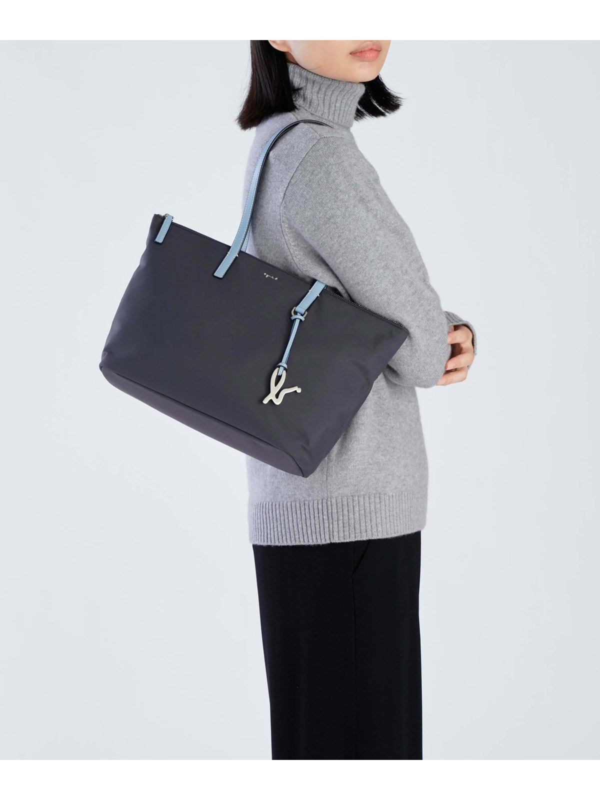 VOYAGE ウィメンズ バッグ＆ウォレット ナイロン ミディアム トートバッグ "Adele" ZAS10-01 ブルー