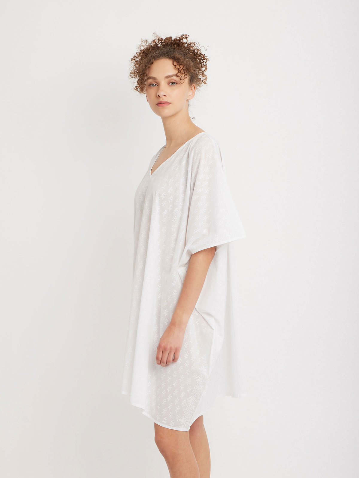 FEMME ウィメンズ コットン Vネック ポンチョ "Maina" ホワイト