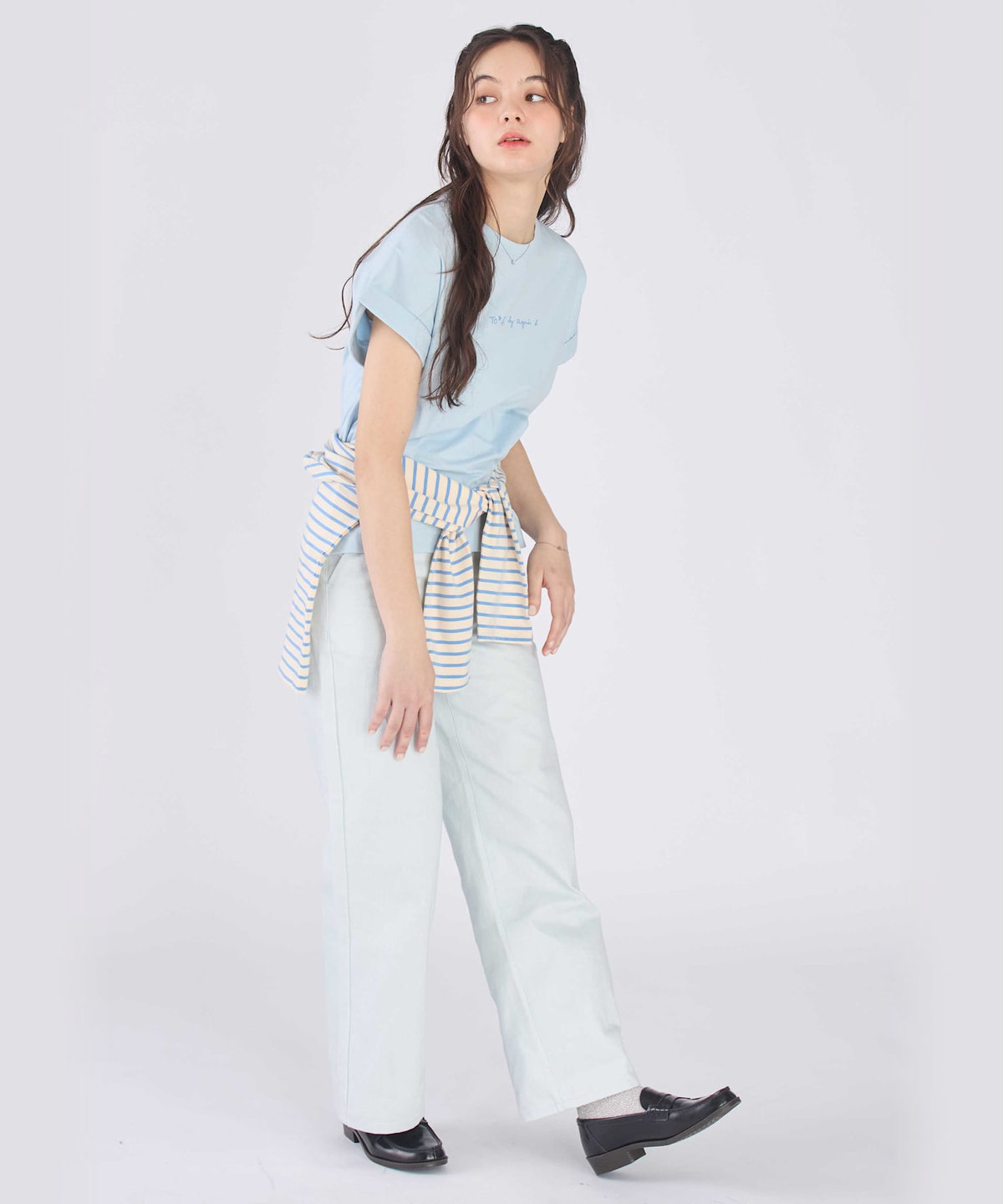 To b. by agnès b. ロゴ プリント コットン マカロン Tシャツ ブルー