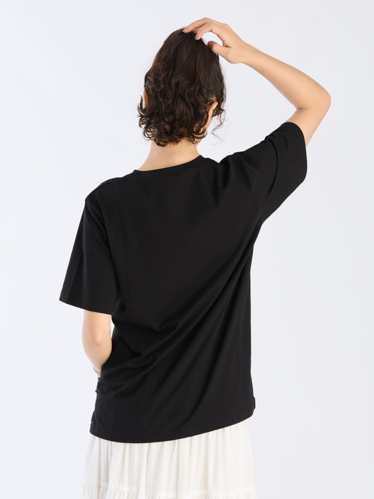 To b. by agnès b. 【Outlet】オーガニックコットン メッセージ Tシャツ "j'adore paris" ブラック