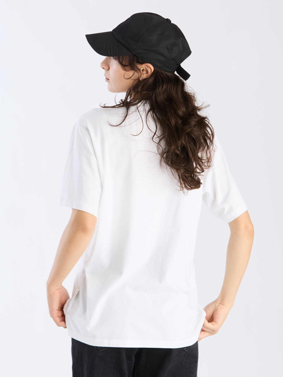To b. by agnès b. 【Outlet】オーガニックコットン メッセージ Tシャツ "j'adore paris" ホワイト