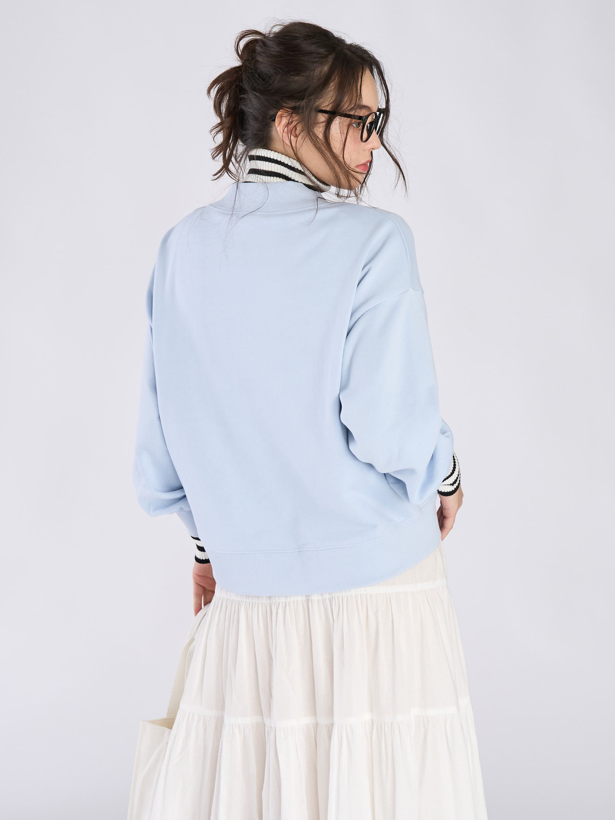 To b. by agnès b. WEB限定 ロゴ コットン ボリュームスリーブ スウェットプルオーバー ライトブルー