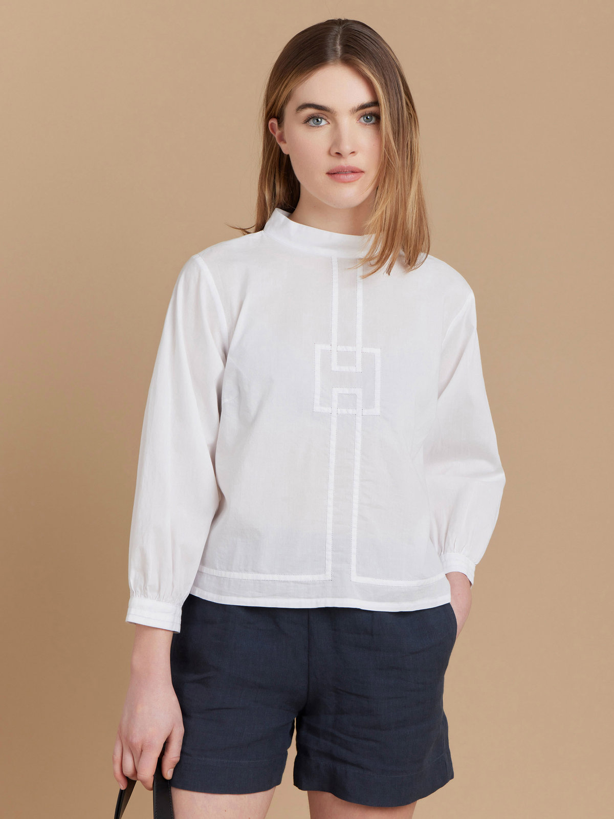 FEMME ウィメンズ 【Outlet】AM06 HAUT ノーカラーブラウス ホワイト