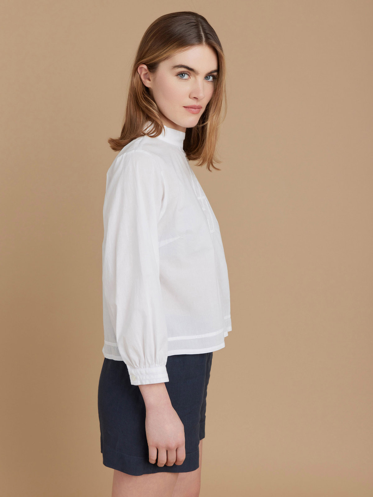 FEMME ウィメンズ 【Outlet】AM06 HAUT ノーカラーブラウス ホワイト