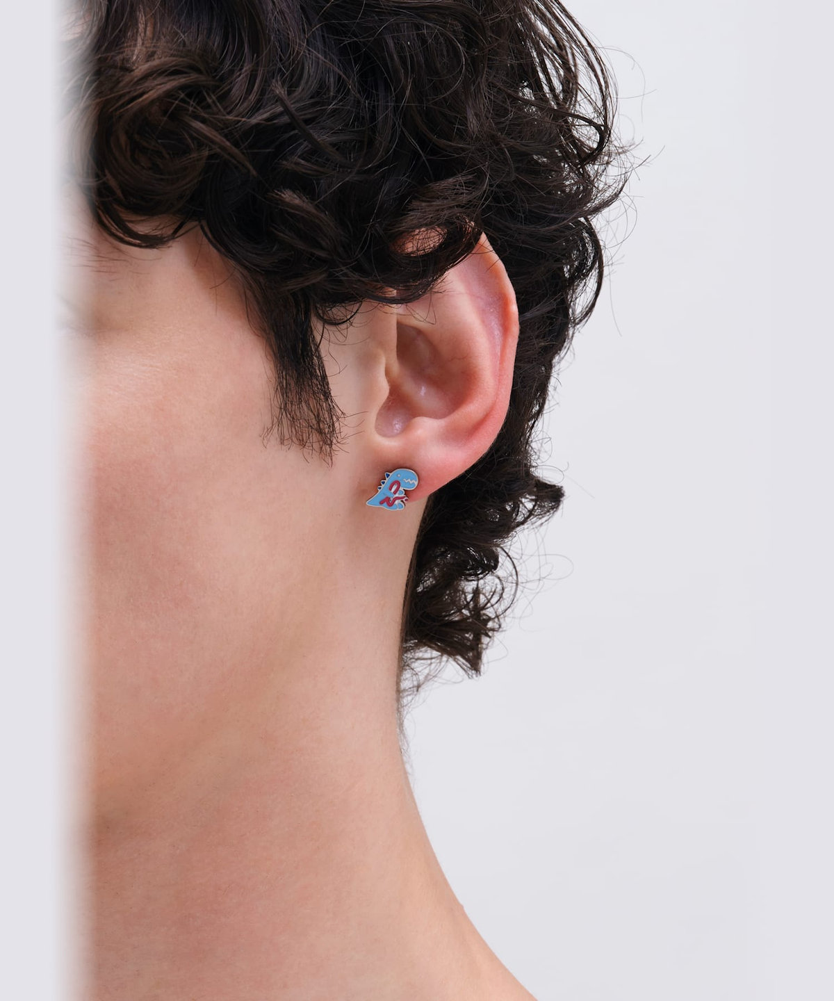 FEMME ウィメンズ SPORT b. ディノ シングル スタッドピアス "Hugging b." ブルー系その他