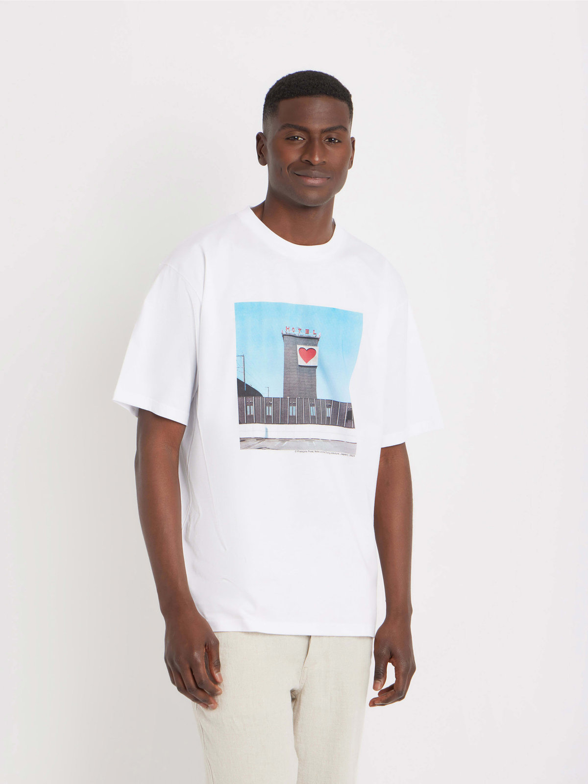 HOMME メンズ メンズ コットン フォトプリント 半袖 アーティストTシャツ ”Francois Prost” ホワイト