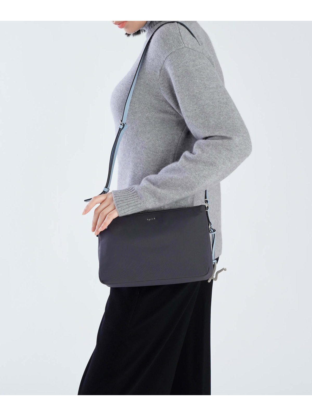 VOYAGE ウィメンズ バッグ＆ウォレット ナイロン ミディアム ショルダーバッグ "Adele" ZAS10-06 ブルー