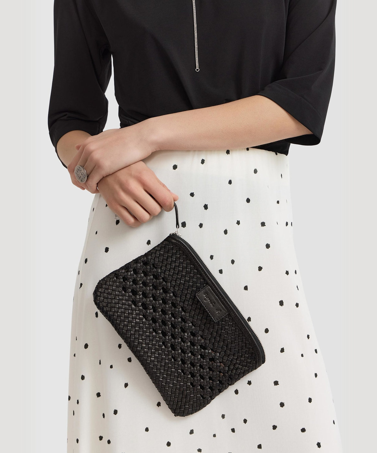 FEMME ウィメンズ ラムレザー 編み込み クラッチバッグ ブラック