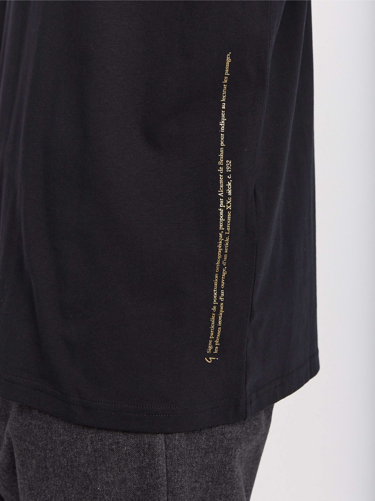 HOMME メンズ メンズ アイコニック コットン プリント 半袖 Tシャツ ”Point d'Ironie” ブラック