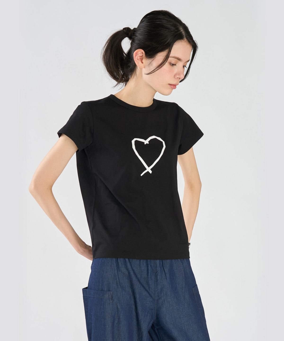 FEMME ウィメンズ アイコニック プリント コットン 半袖 Tシャツ "Sarajevo heart" ブラック