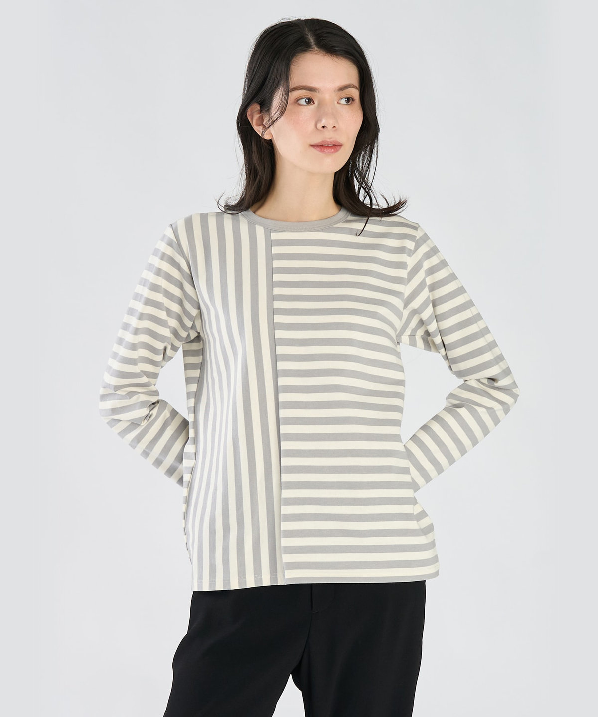 FEMME ウィメンズ 【by R 限定品】agnes b. 細ボーダーxストライプ コットン 長袖 Tシャツ "Haru" ライトグレー × ホワイト