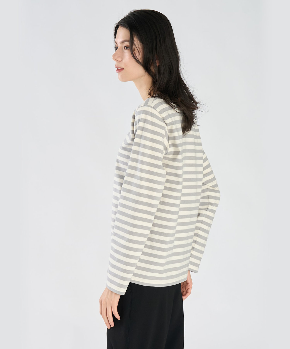 FEMME ウィメンズ 【by R 限定品】agnes b. 細ボーダーxストライプ コットン 長袖 Tシャツ "Haru" ライトグレー × ホワイト