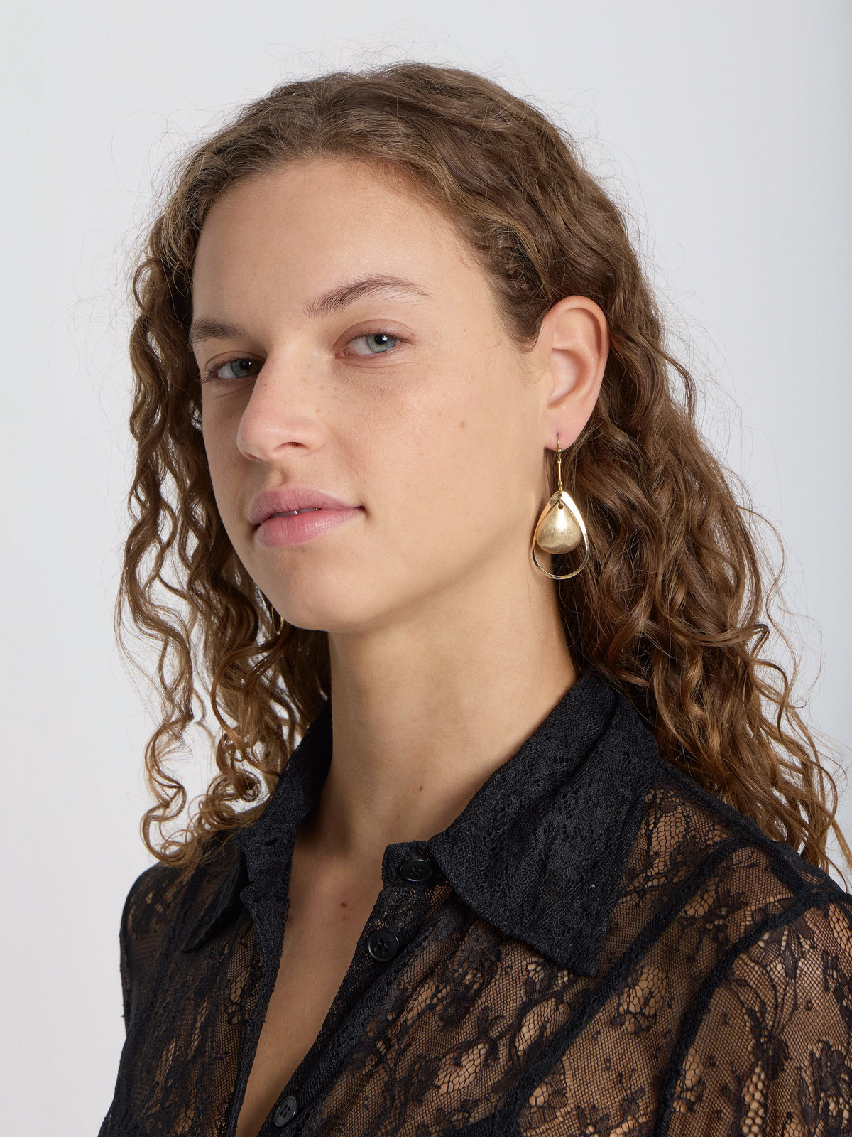 FEMME ウィメンズ ティアドロップ ピアス ”Molly” ゴールド