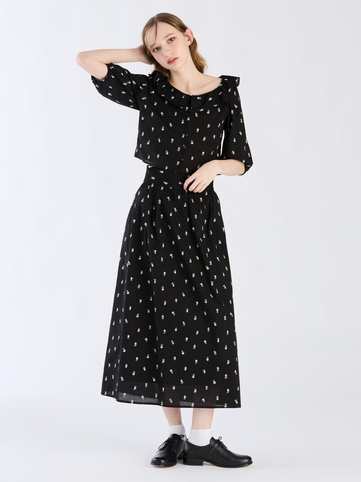 To b. by agnès b. 【Outlet】フラワーエンブロイダリーブラウス ブラック