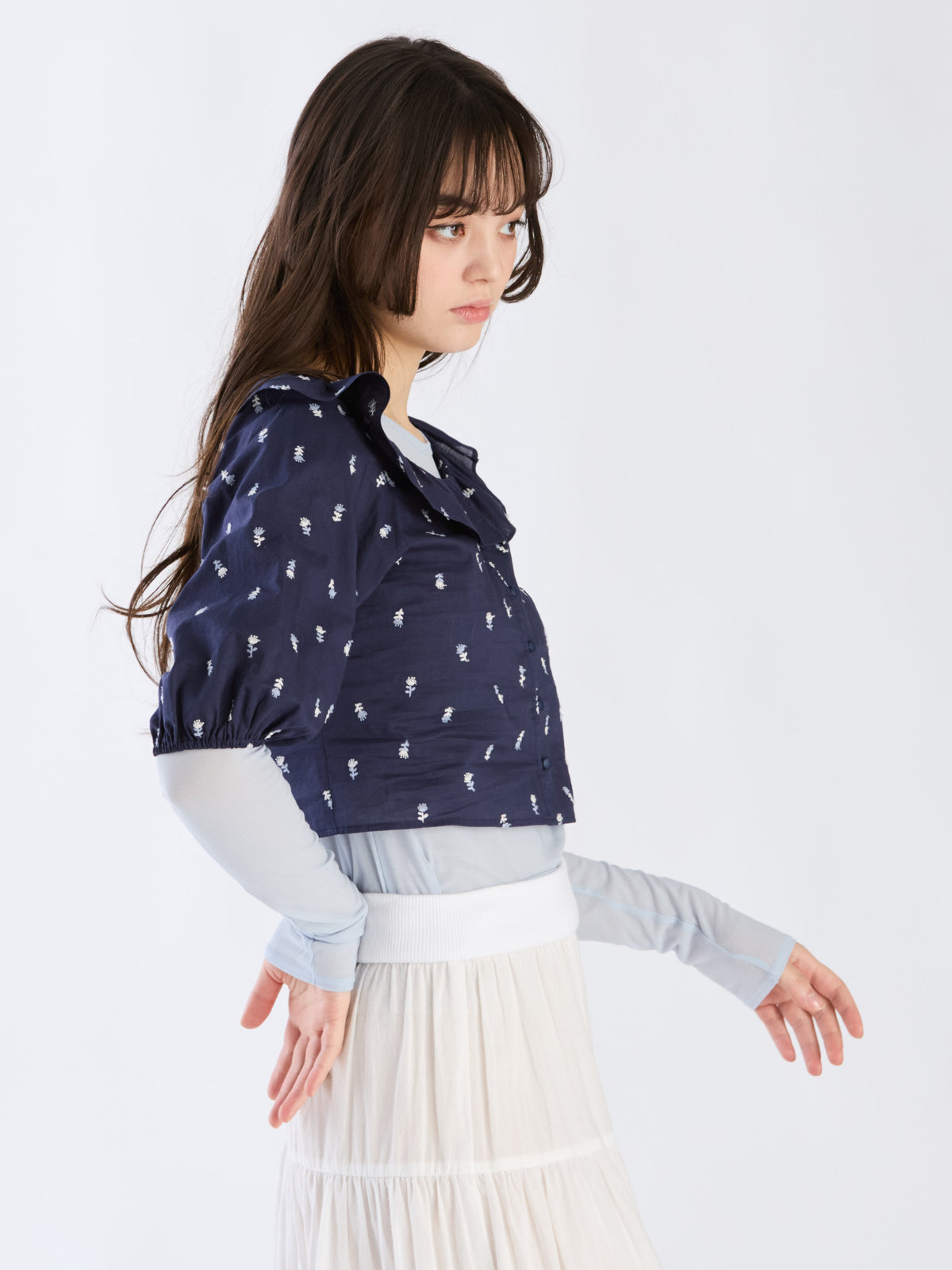 To b. by agnès b. 【Outlet】フラワーエンブロイダリーブラウス ネイビー
