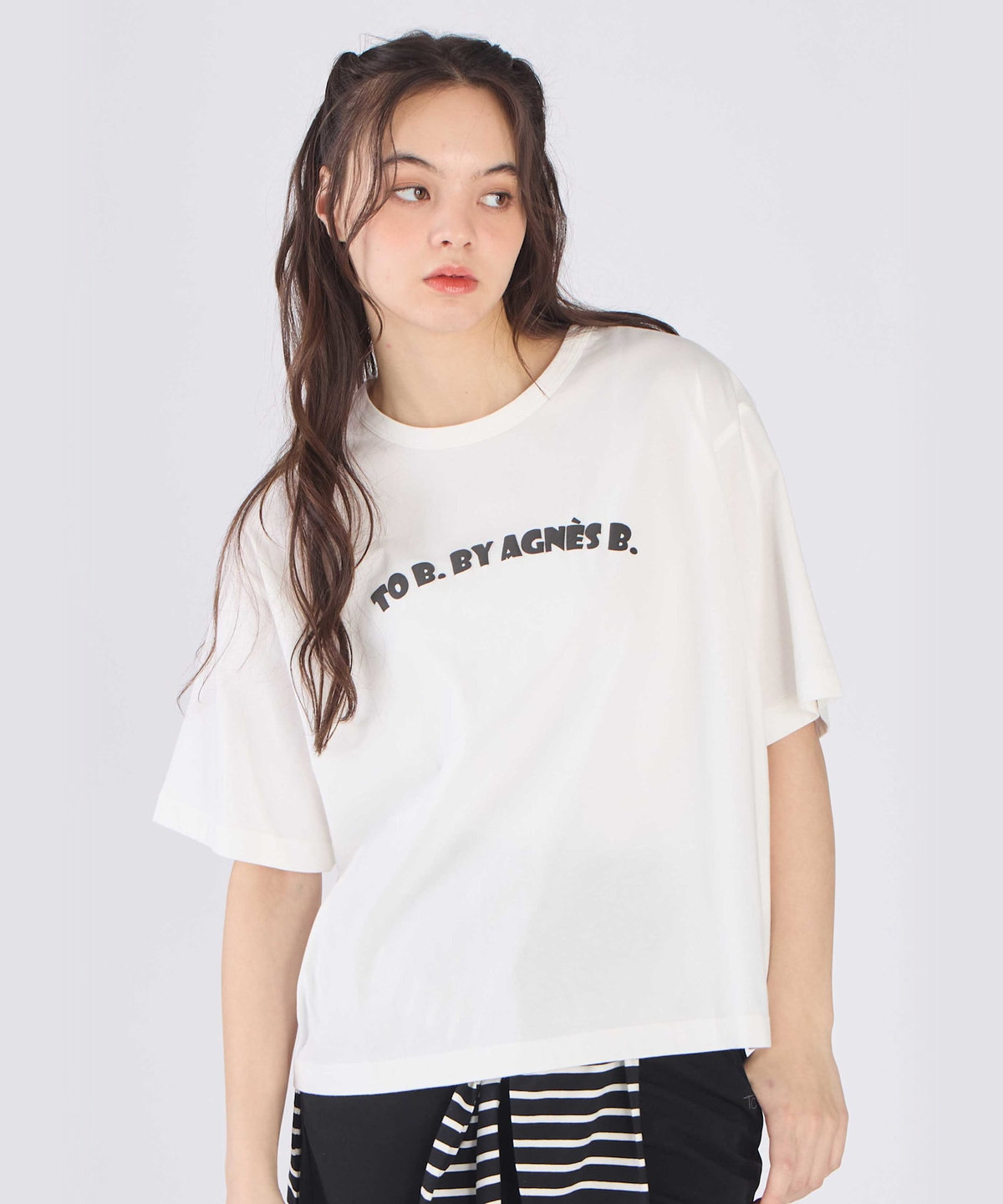 To b. by agnès b. ロゴ パフプリント コットン 半袖 Tシャツ ホワイト