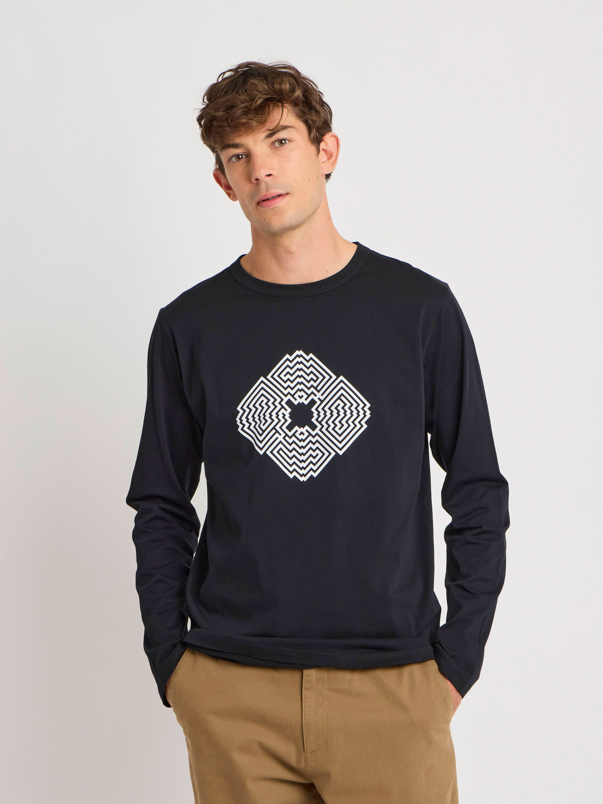 HOMME メンズ メンズ プリント コットン 長袖 アーティスト T シャツ ”L'Atlas” ブラック