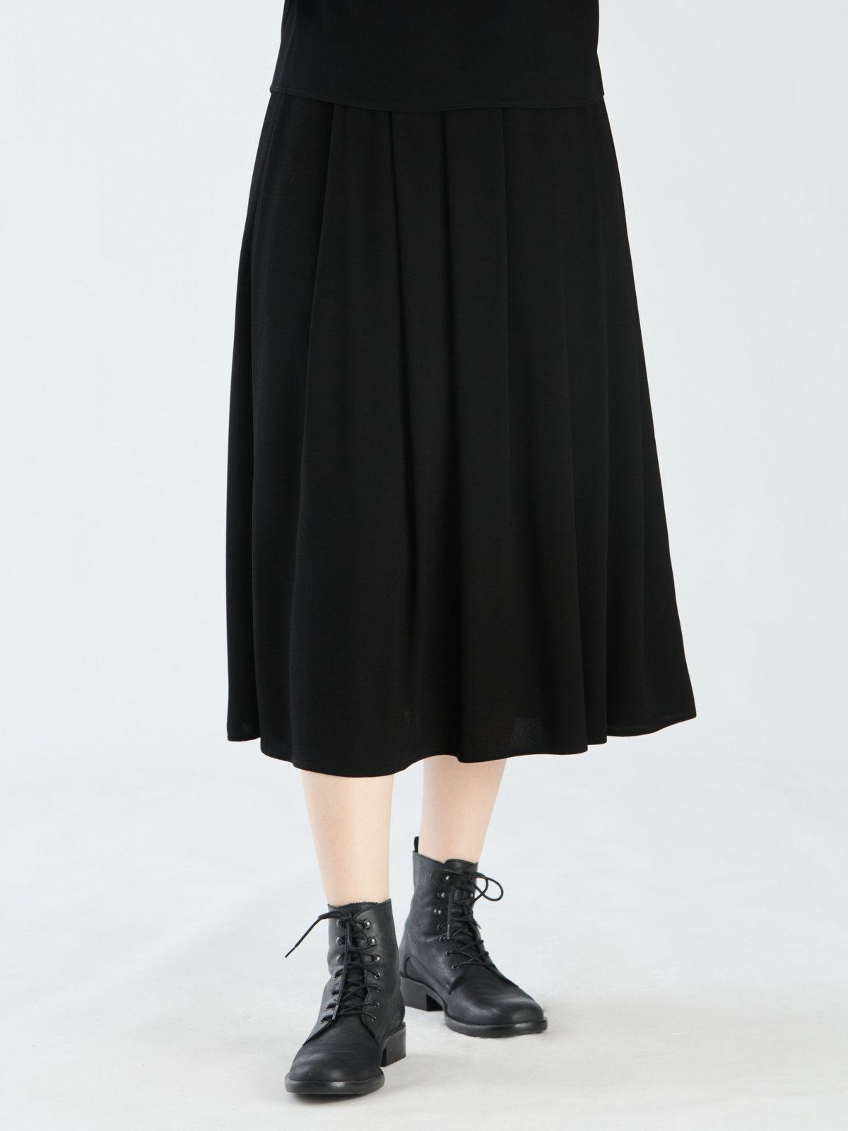 FEMME ウィメンズ ブラック トリアセテート クレープ プリーツ ロングスカート ”Grand Hotel” ブラック