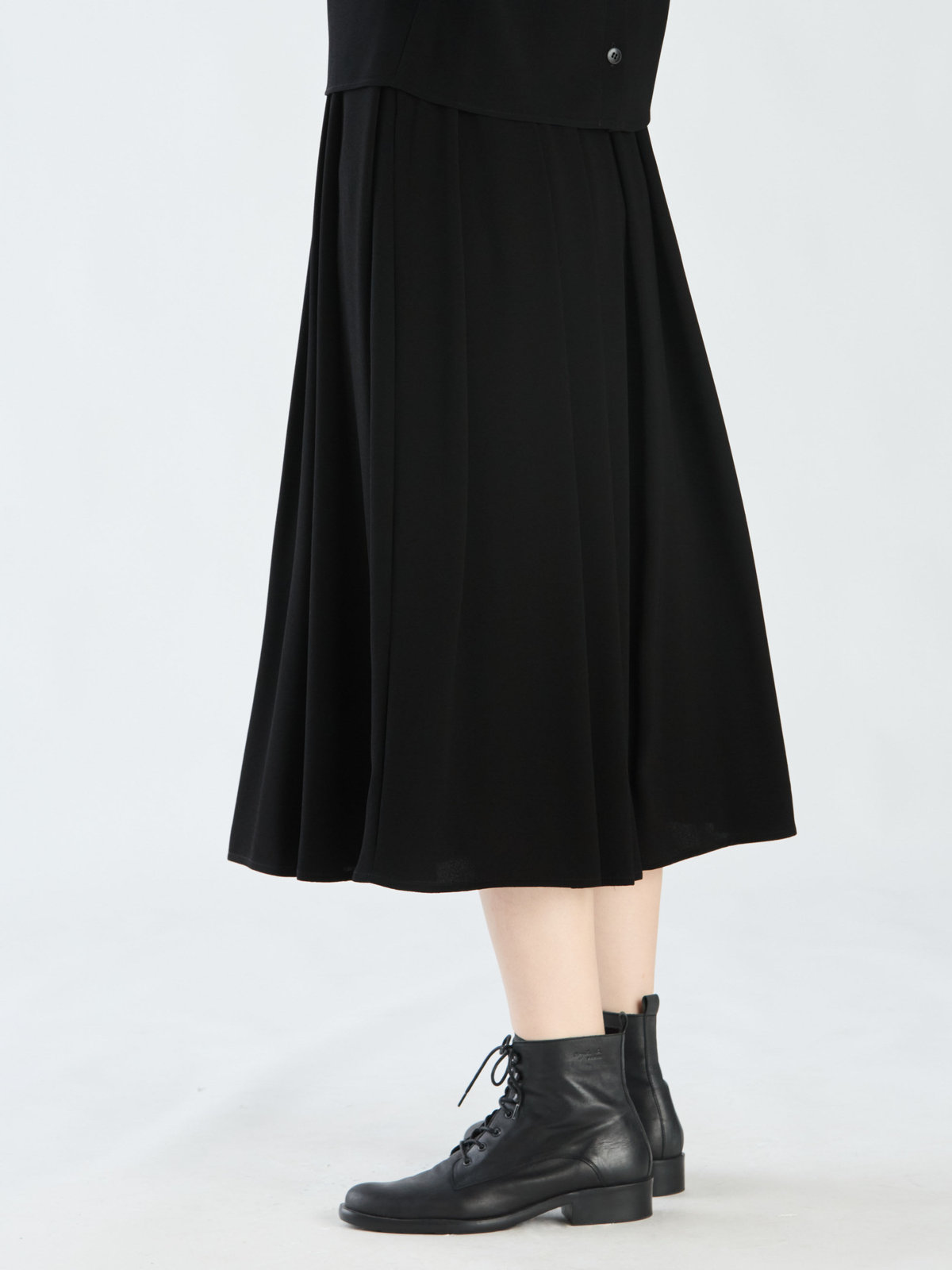 FEMME ウィメンズ ブラック トリアセテート クレープ プリーツ ロングスカート ”Grand Hotel” ブラック