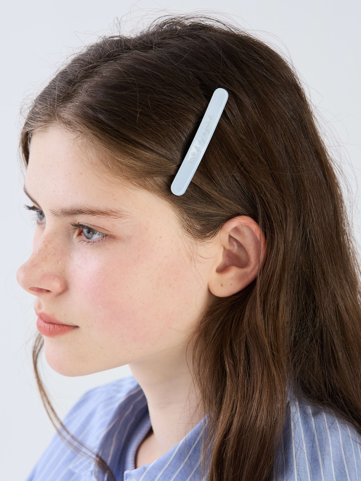 To b. by agnès b. ロゴ ヘアバレッタ ブルー