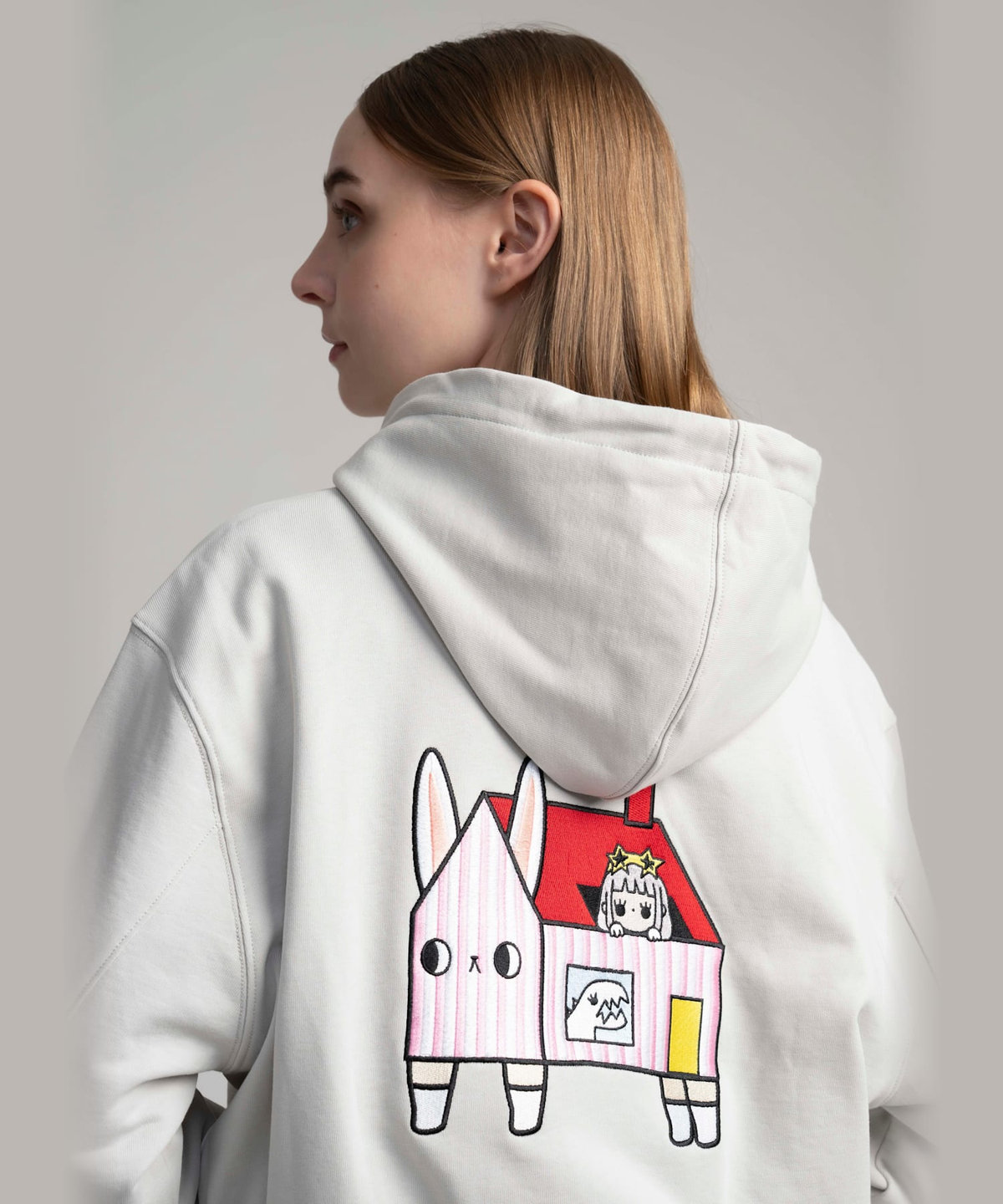 FEMME ウィメンズ SPORT b. 刺繍 コットン 長袖 ジップアップ フーディー "Jessica Ng" グレー系その他