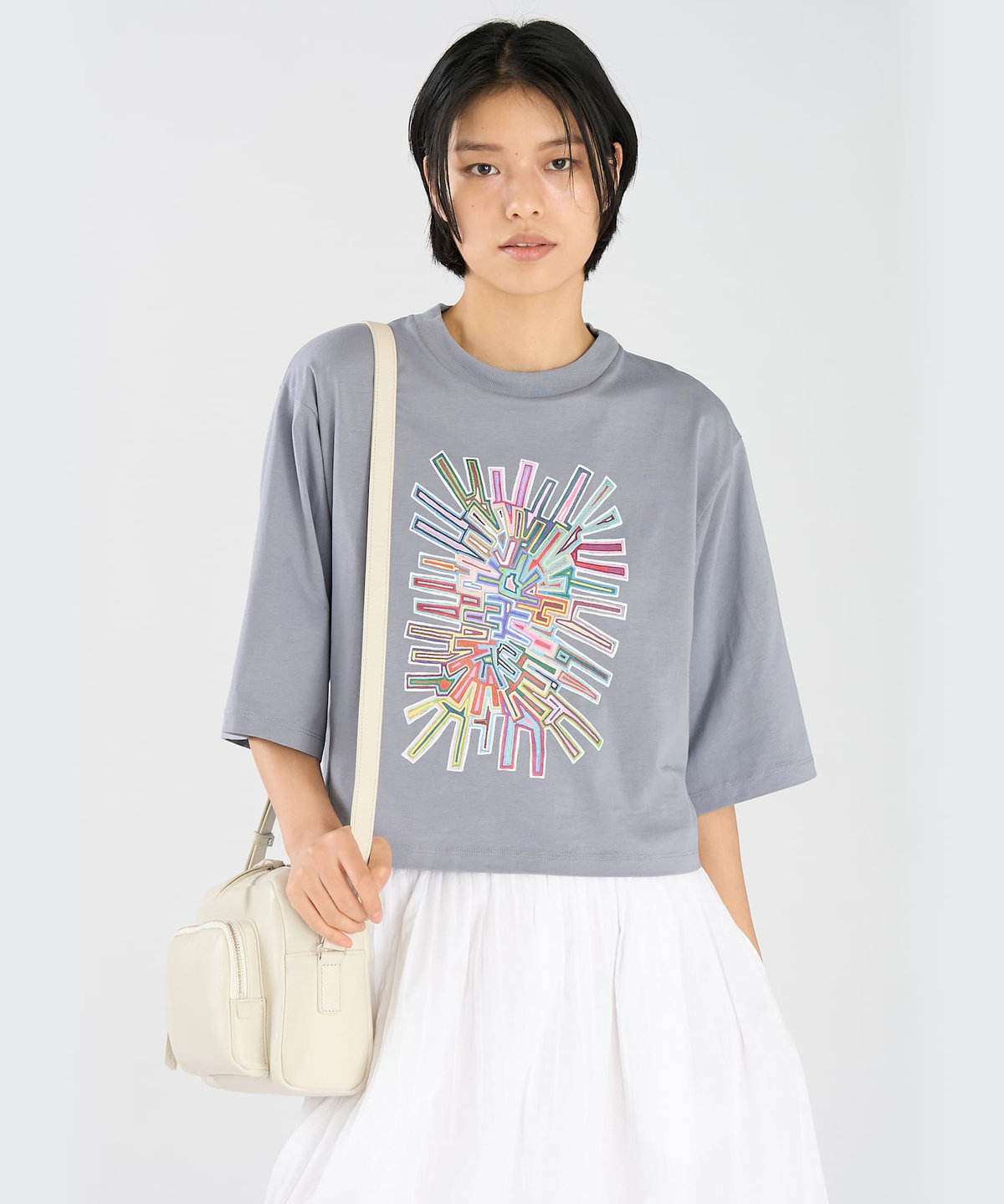 FEMME ウィメンズ プリント オーガニックコットン 5分袖 アーティスト Tシャツ "Mel Bernstine" グレー系その他