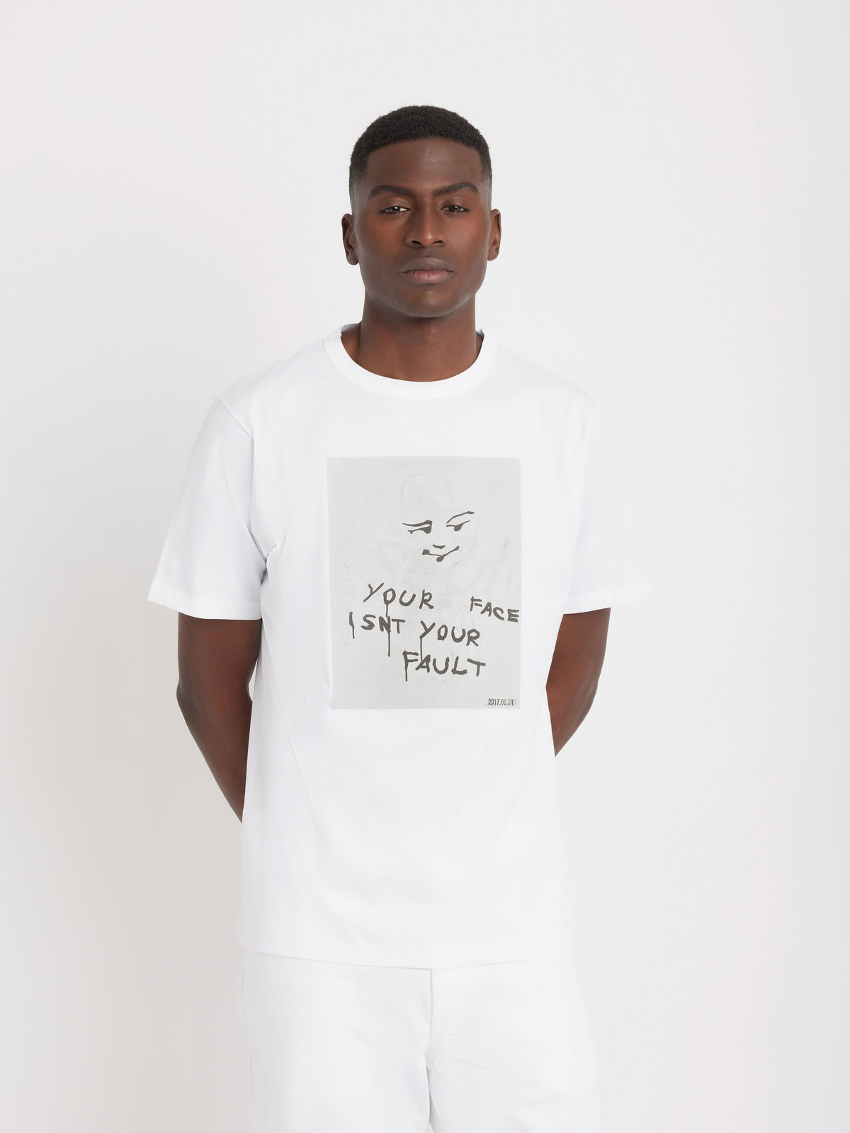 FEMME ウィメンズ オーガニックコットン プリント 半袖 アーティスト Tシャツ ”JIM JOE” ホワイト