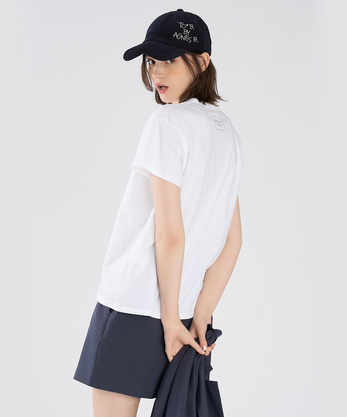 To b. by agnès b. Blooms in Dots(Rose)  オーガニックコットン 半袖 アーティスト Tシャツ ホワイト