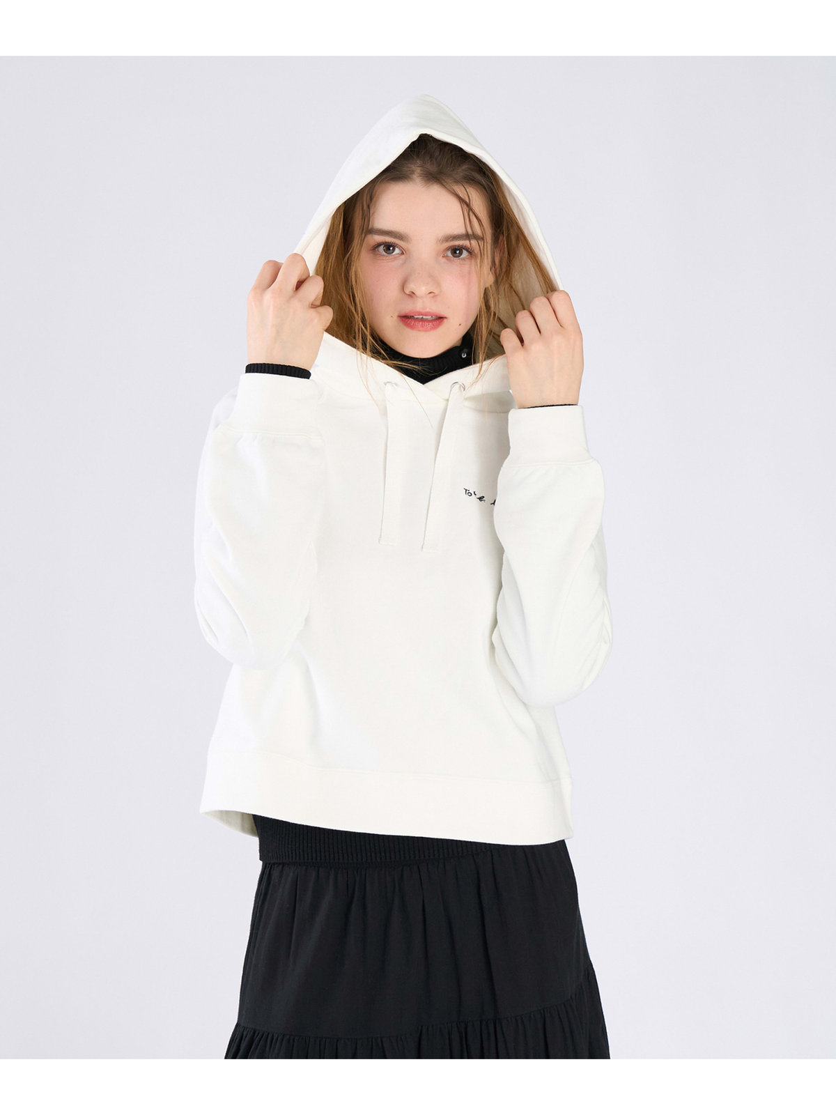 To b. by agnès b. ロゴ刺繍 コットン ニューマカロンカラー スウェットフーディー ホワイト