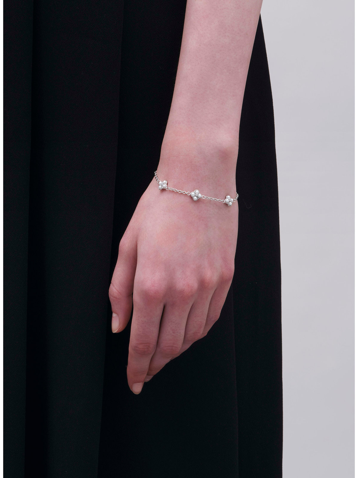 FEMME ウィメンズ フラワーチャーム パール ブレスレット "Double bloom" シルバー