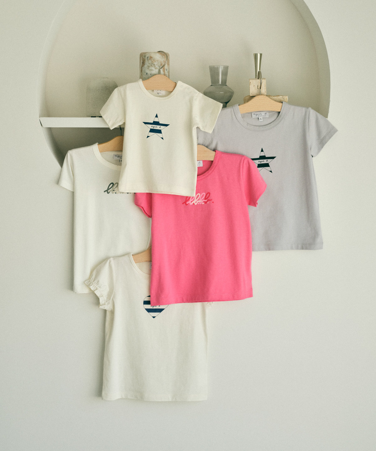 ENFANT ユニセックス キッズ "b." ロゴ 刺繍 コットン 半袖 Tシャツ "Pirate" ホワイト