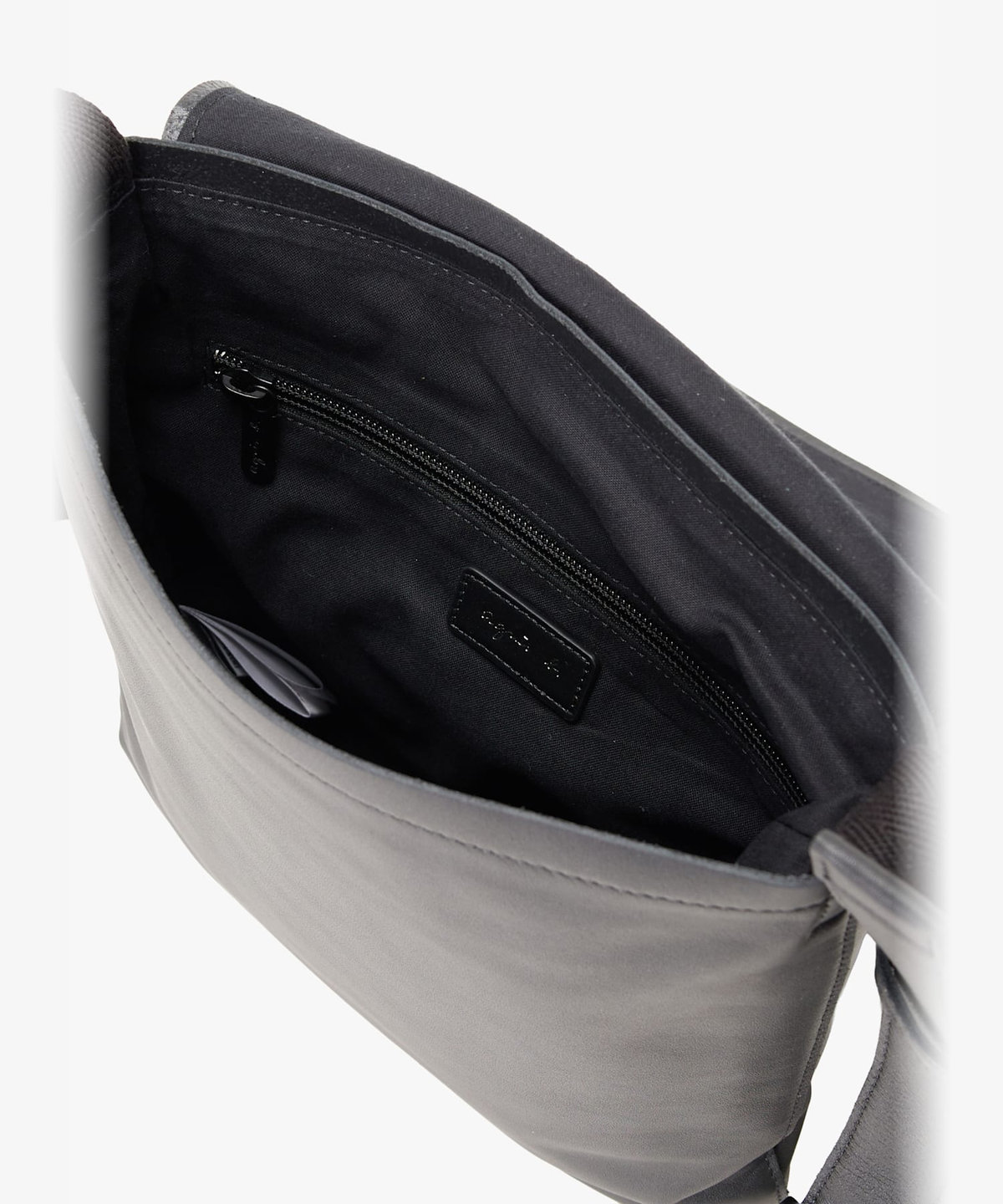 VOYAGE メンズ バッグ＆ウォレット レザー ミディアム ショルダーバッグ "Peter" PAH02Z-12 ブラック