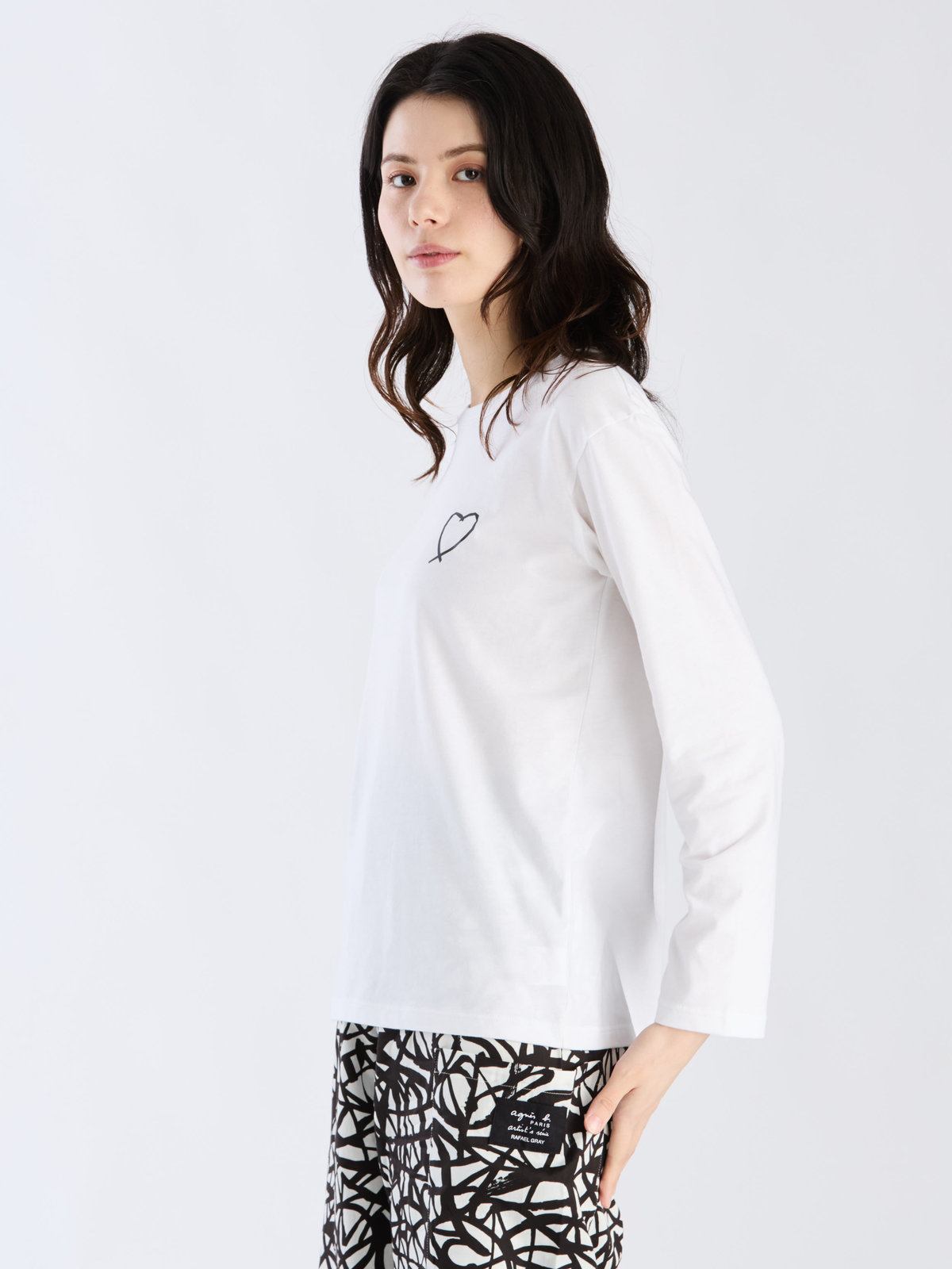 FEMME ウィメンズ アイコニック プリント コットン 長袖 Tシャツ ”Sarajevo heart” ホワイト