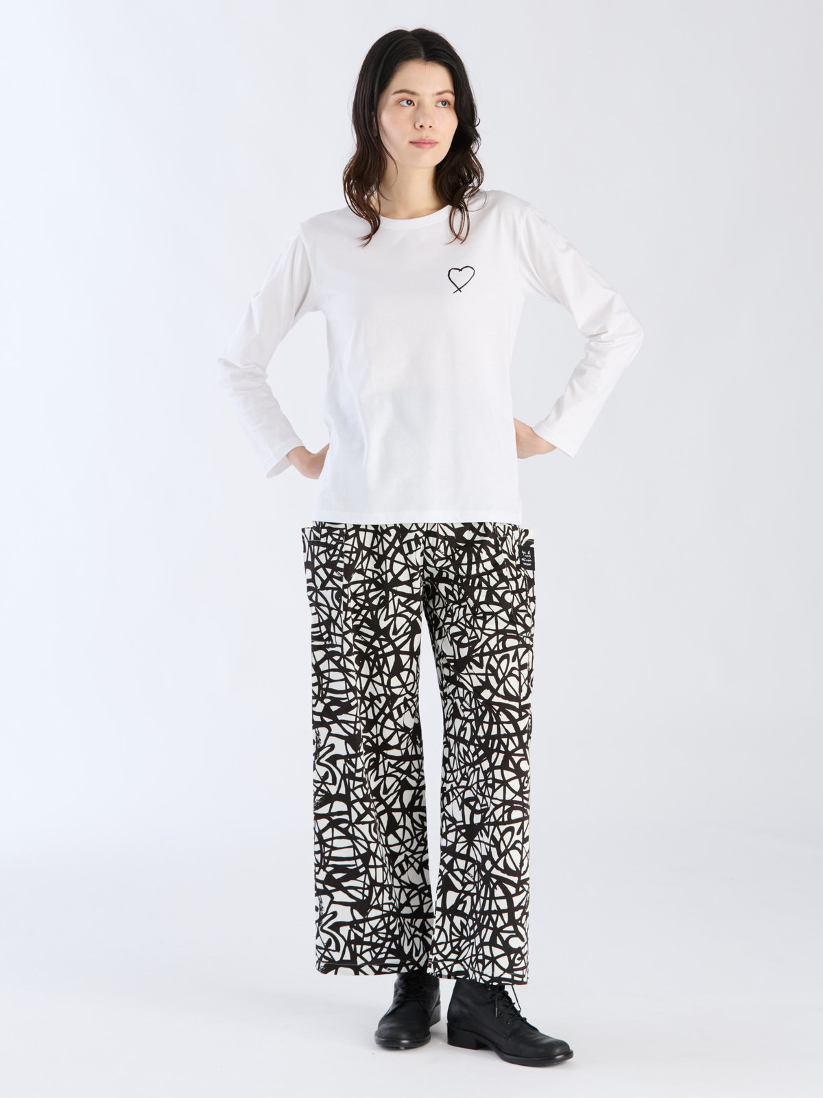 FEMME ウィメンズ アイコニック プリント コットン 長袖 Tシャツ ”Sarajevo heart” ホワイト