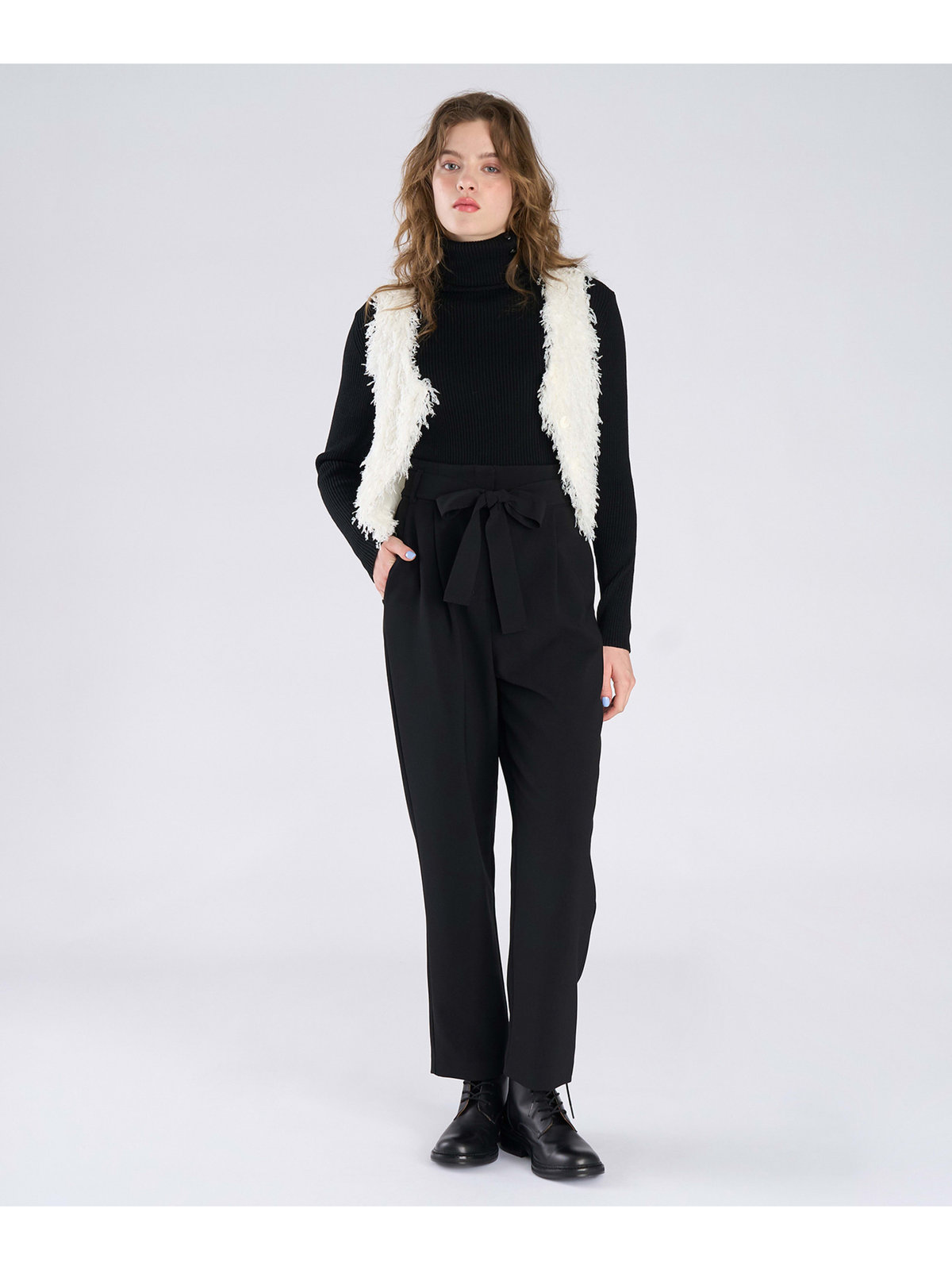 To b. by agnès b. ダブルクロス タックパンツ ブラック