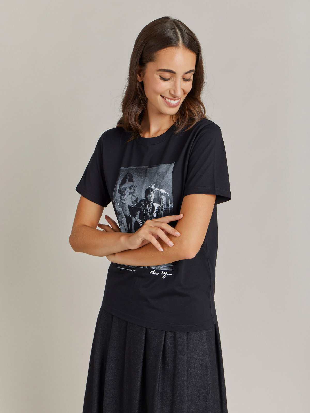 FEMME ウィメンズ プリント コットン 半袖 アーティスト Tシャツ "Dodlis" ブラック
