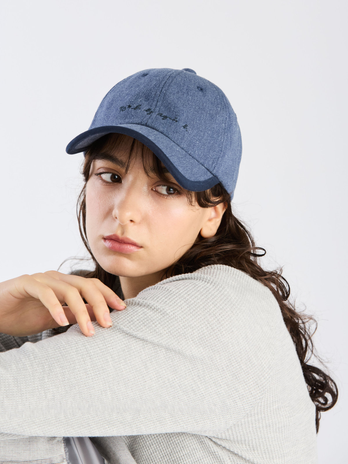 To b. by agnès b. 【Outlet】ロゴ刺繍 バイカラー パイピング キャップ ネイビー