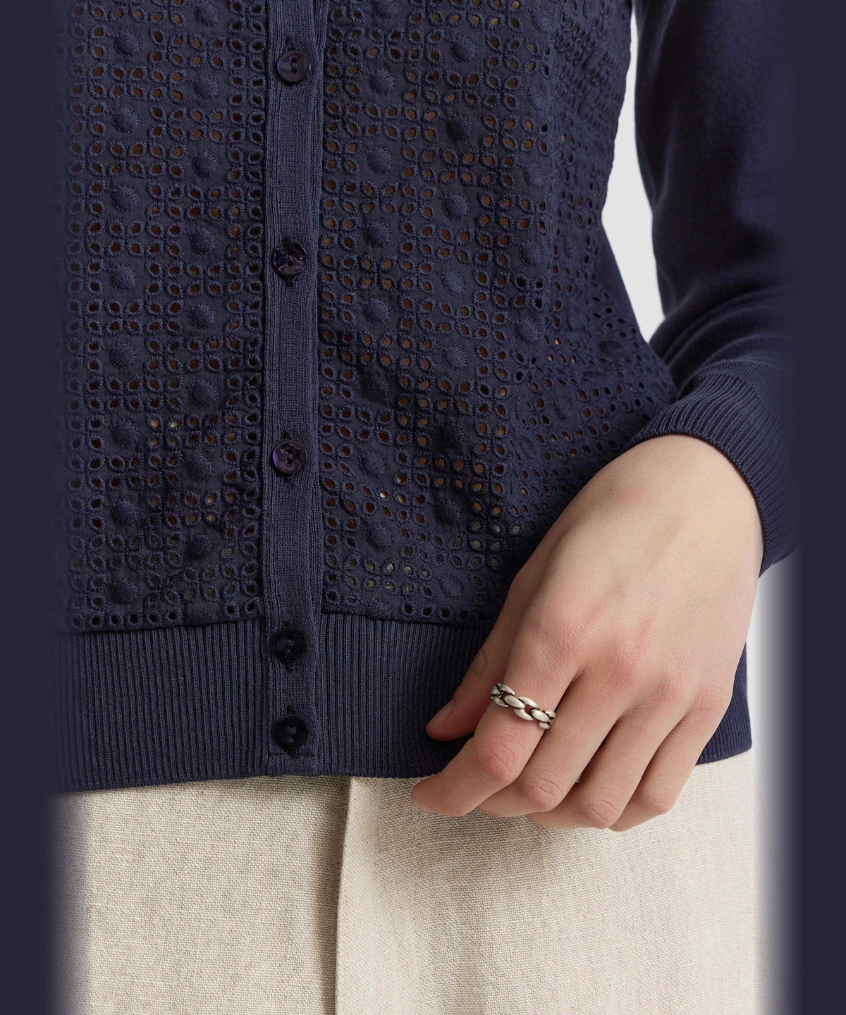 FEMME ウィメンズ レース 刺繍 コットン ニット 長袖 カーディガンプレッション "Swing" ネイビー